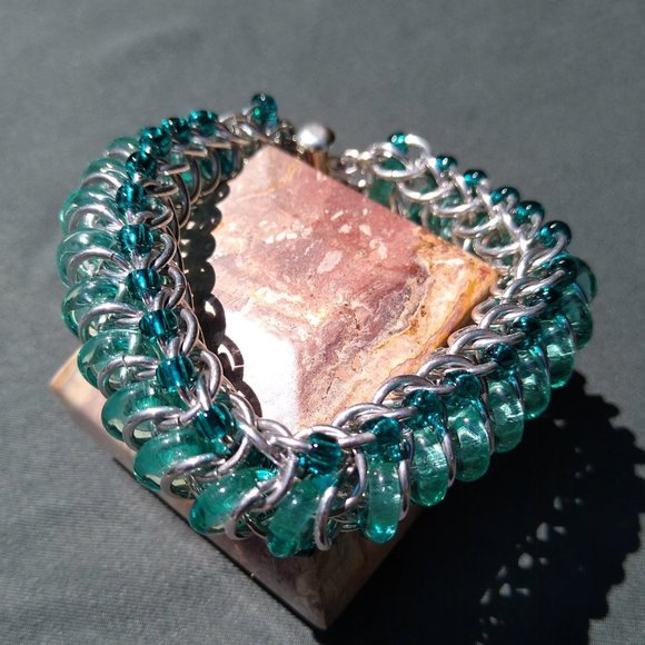 NWOT Bracelet of Seafoam Czech Glass Rings, & Aluminum Rings Handmade 6" - Picture 7 of 13